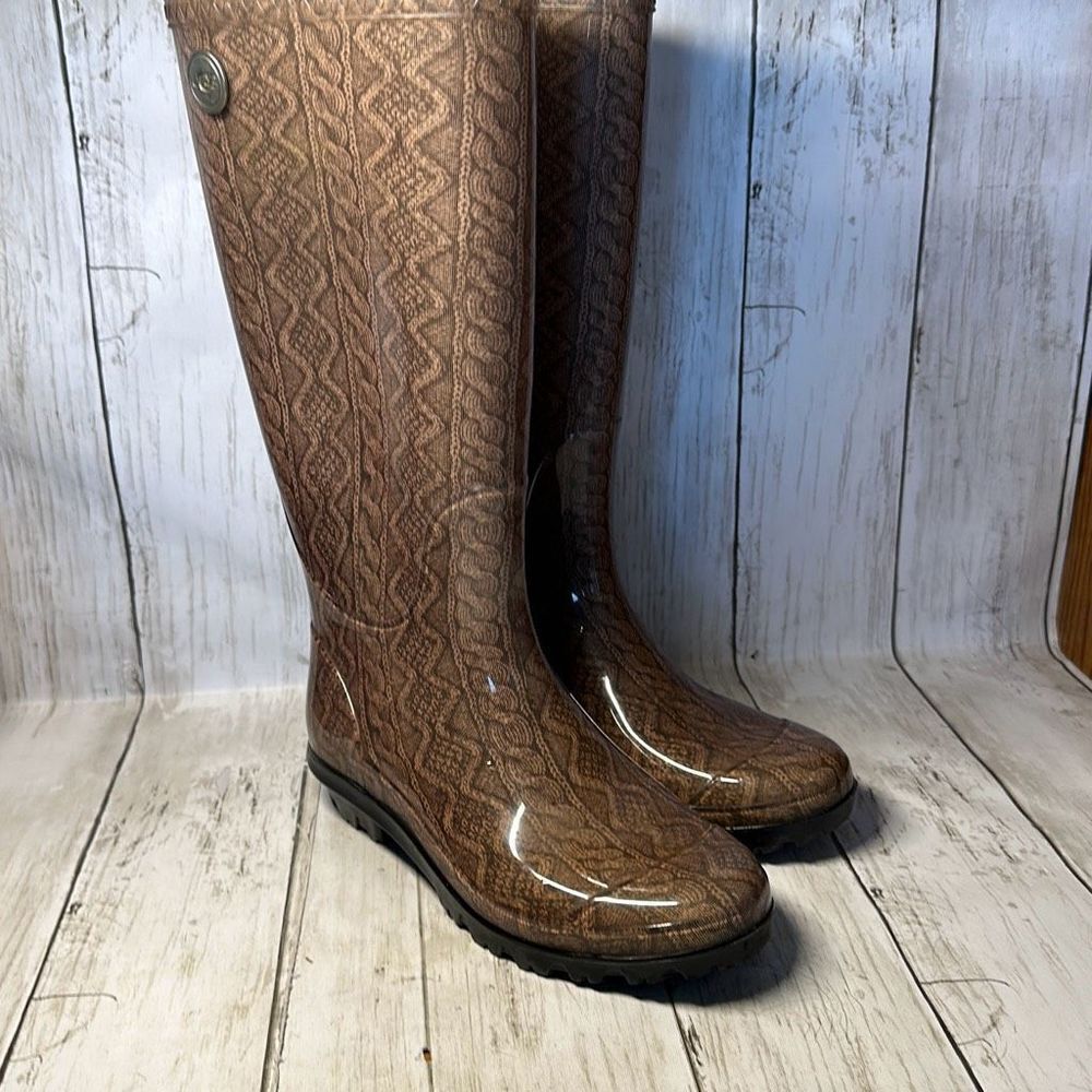 UGG SHAYE Cable Knit  Rain‎ Tall Boots w Fur Insole Size US 5, EU 36